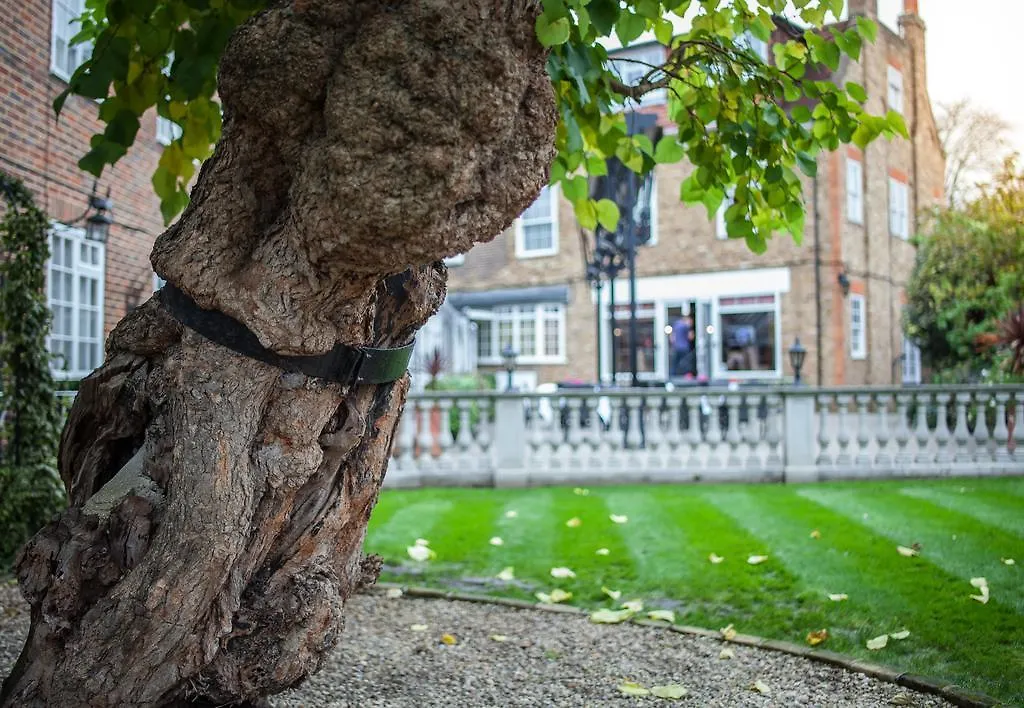Warren Lodge Shepperton Hotel