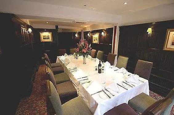 Warren Lodge Shepperton 3*,