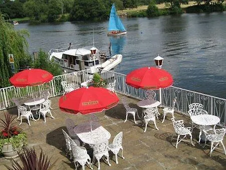 Warren Lodge Shepperton Hotel