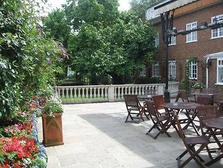 Warren Lodge Shepperton Hotel